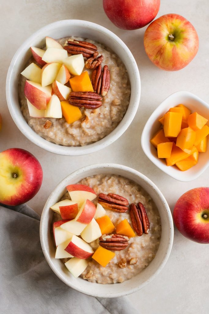 One-Pot Oatmeal With Apples and Cinnamon