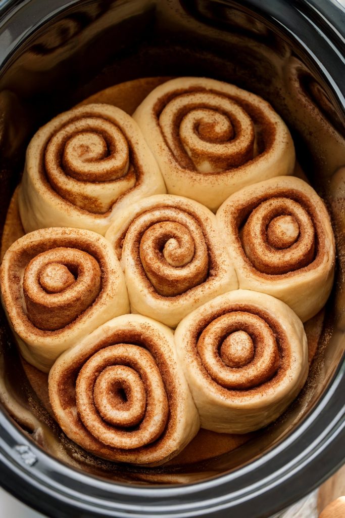 Slow Cooker Cinnamon Rolls