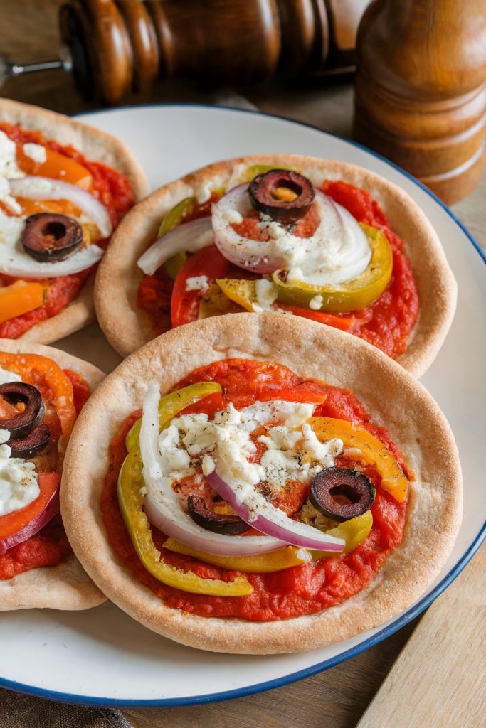 Whole-Wheat Pita Pizzas with Vegetables